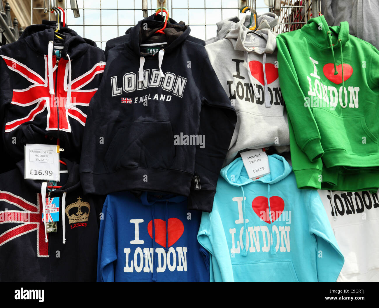 Ein Stall verkaufen 'I Love London' gedruckt Hoodies in Westminster, London, England, UK Stockfoto