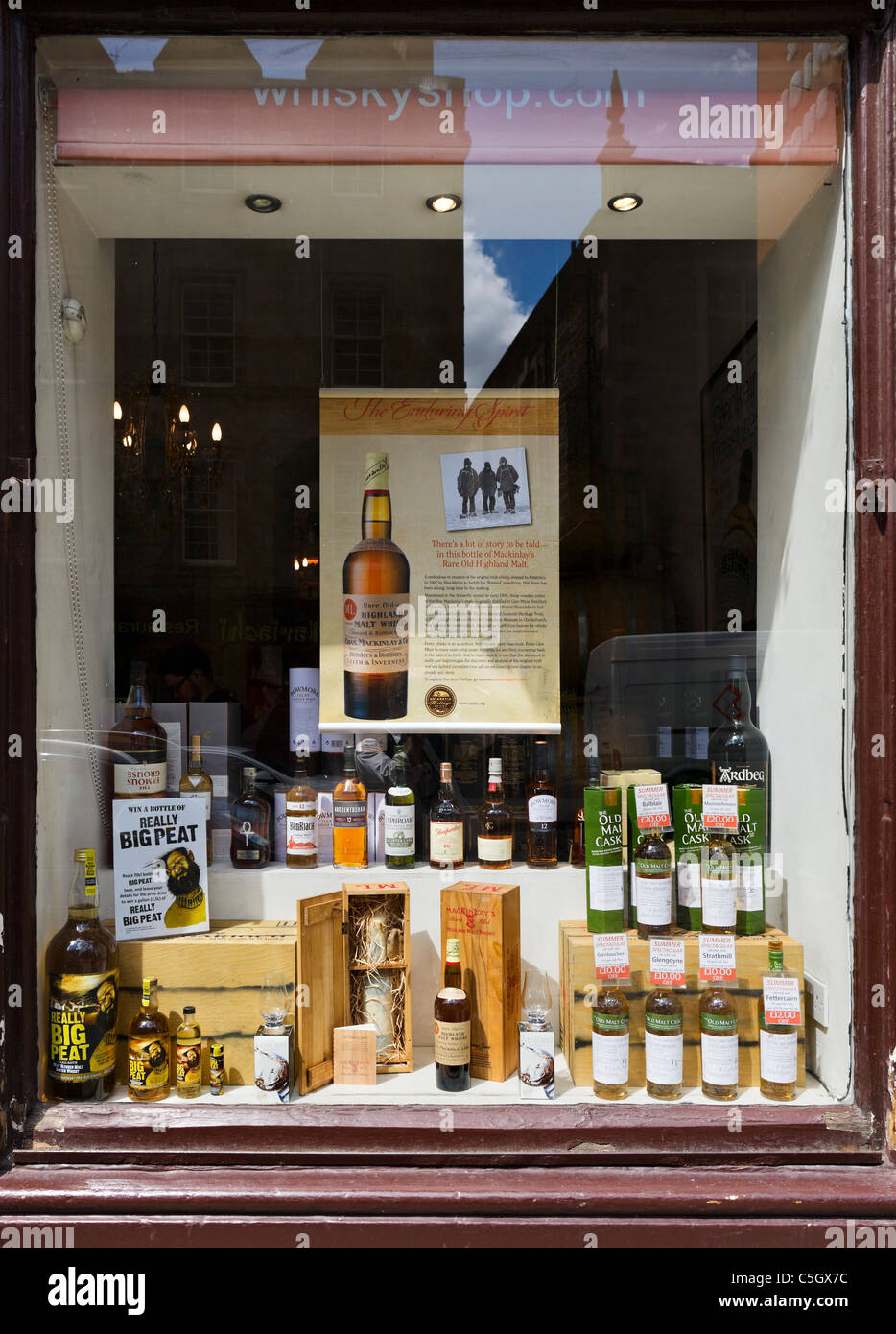 Whisky-Fachgeschäft am Grassmarket in Old Town, Edinburgh, Schottland, Großbritannien Stockfoto