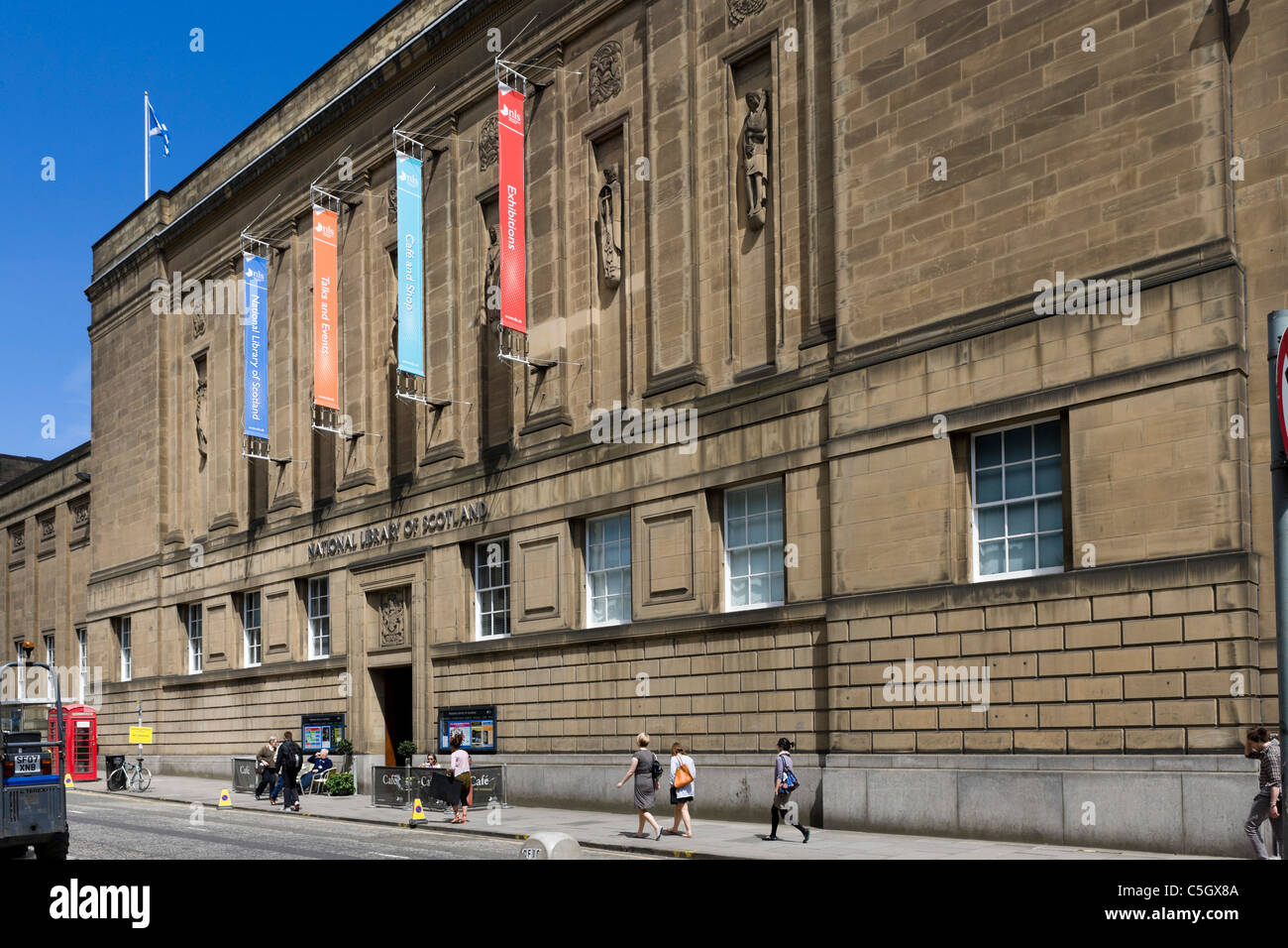 Fassade der National Library of Scotland bei George IV Bridge, Altstadt, Edinburgh, Scotland, UK Stockfoto