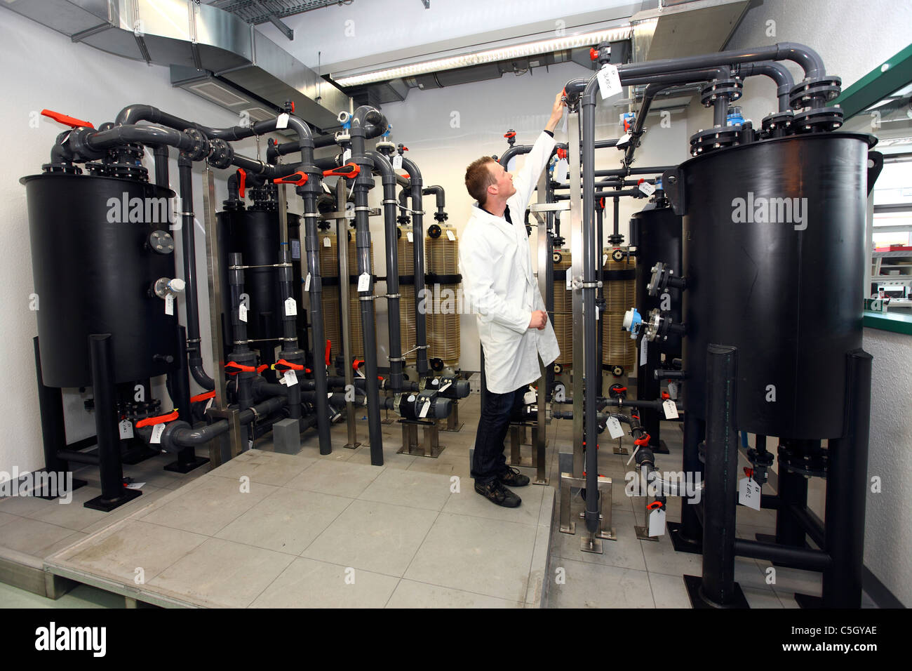 Fraunhofer Umsicht Institut für wissenschaftliche Forschung. Forschung von Redox-Flow-Batterien zur Speicherung von erneuerbaren Energien. Stockfoto