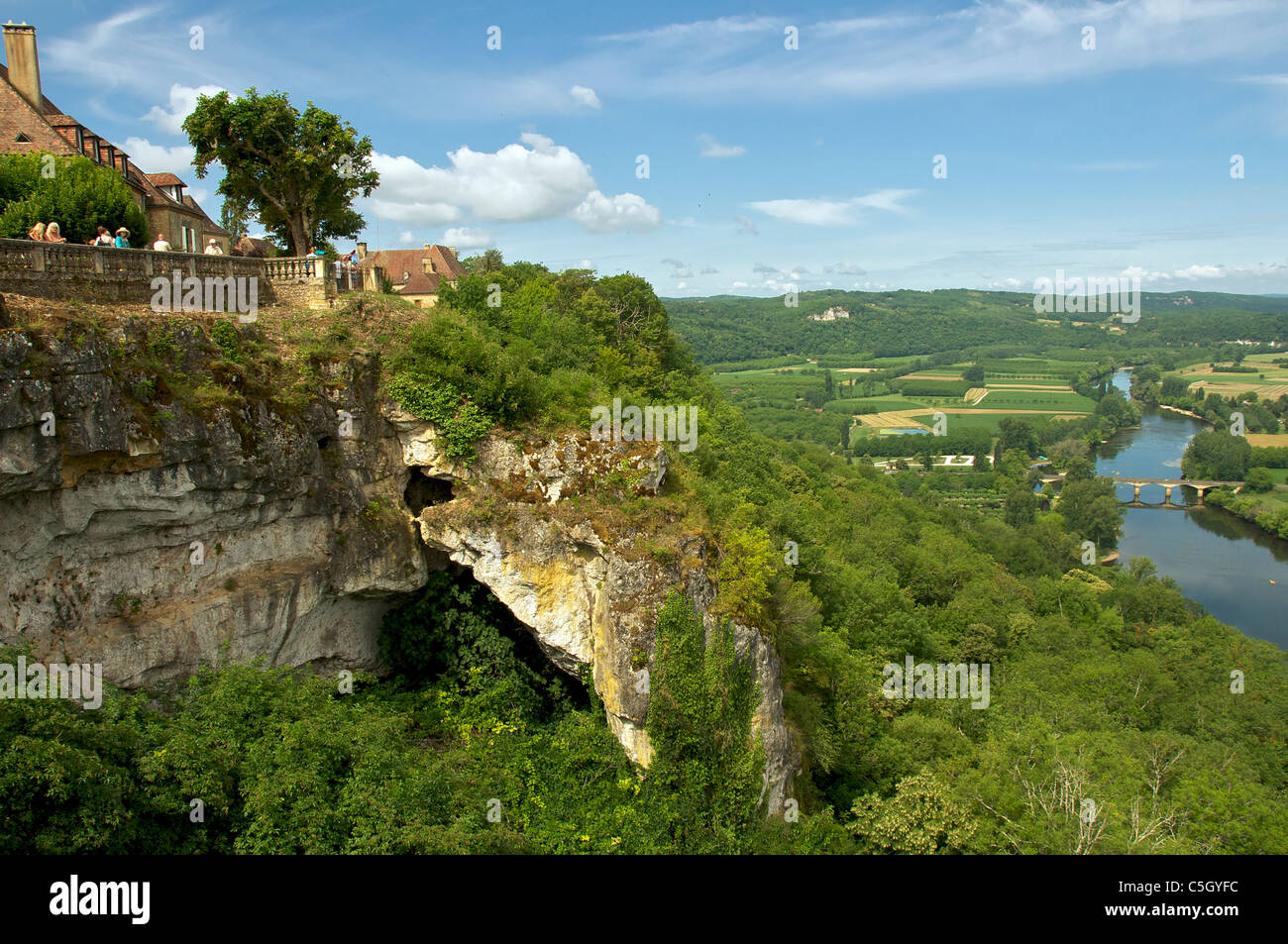 Aussichtspunkt für Vogelauge Ansicht von der Dordogne Fluss und Tal von Domme Aquitaine Frankreich Stockfoto
