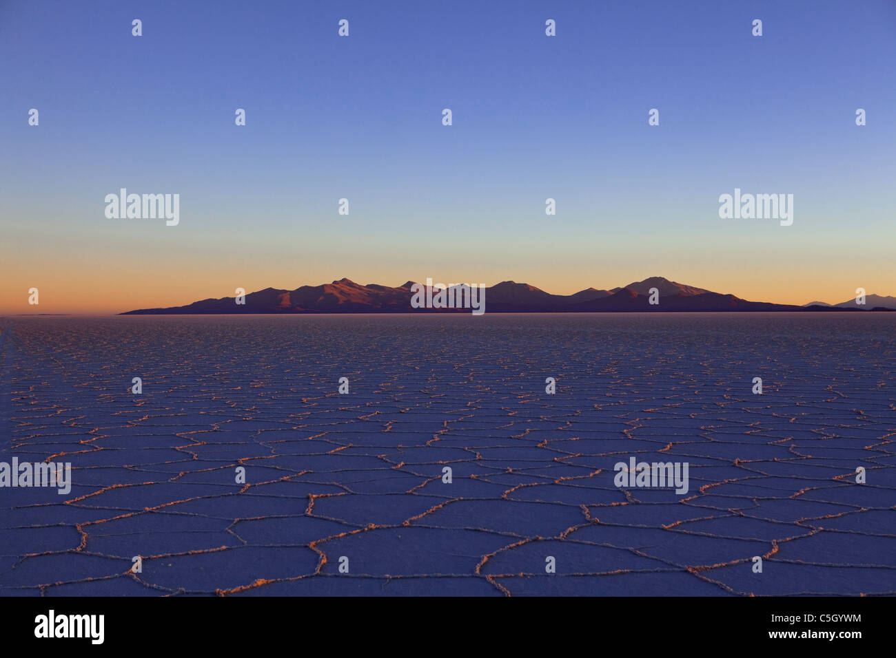 Sonnenuntergang am Salar Uyuni, Salar, Altiplano, Sud Lipez Grenze Chile, Bolivien, Südamerika Stockfoto