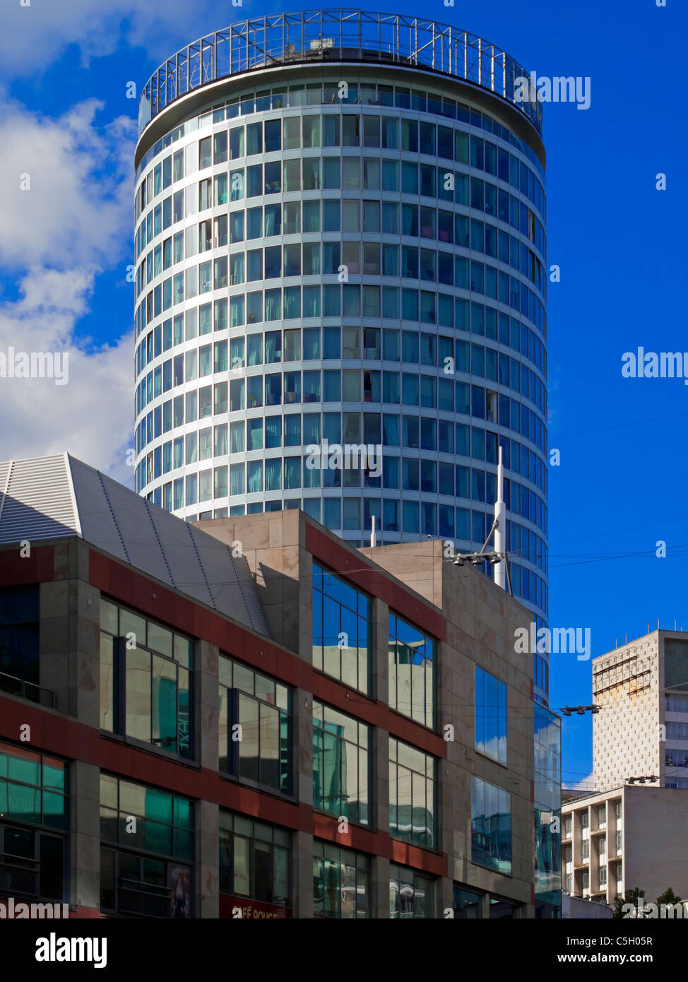 Die Rotunde im Bull Ring Center Birmingham England ursprünglich 1965 erbaut und 2008 renoviert und in Wohnungen umgewandelt Stockfoto