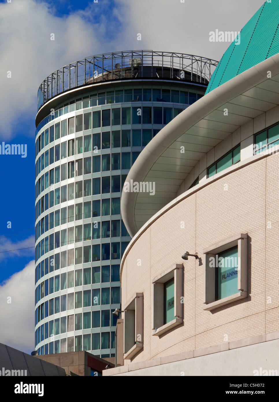 Die Rotunde im Bull Ring Center Birmingham England ursprünglich 1965 erbaut und 2008 renoviert und in Wohnungen umgewandelt Stockfoto