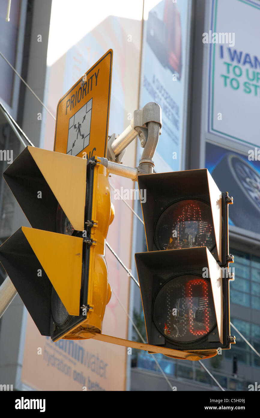 Fußgängerzone Straßenquerung stoppen Null Countdown Toronto Ontario Kanada Stockfoto
