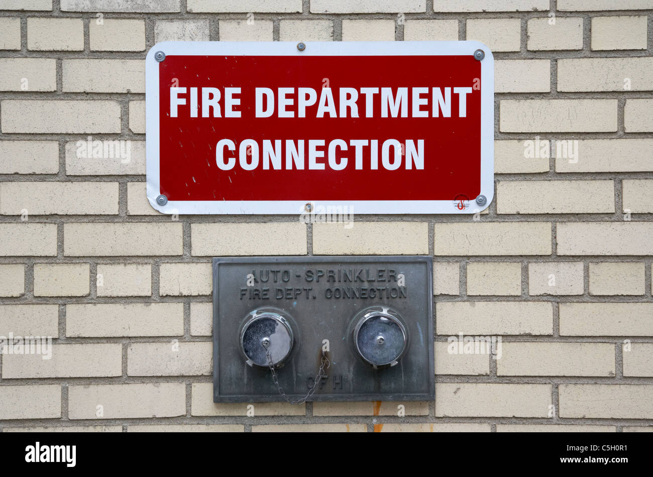Feuerwehr-Verbindung auf ein Gebäude für automatische Sprinkleranlage Toronto Ontario Kanada Stockfoto