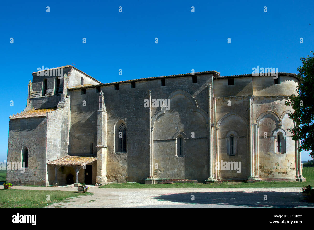 Mittelalterliche Kirche von Pujols Gensac Entre Deux Mer Aquitaine Frankreich Stockfoto