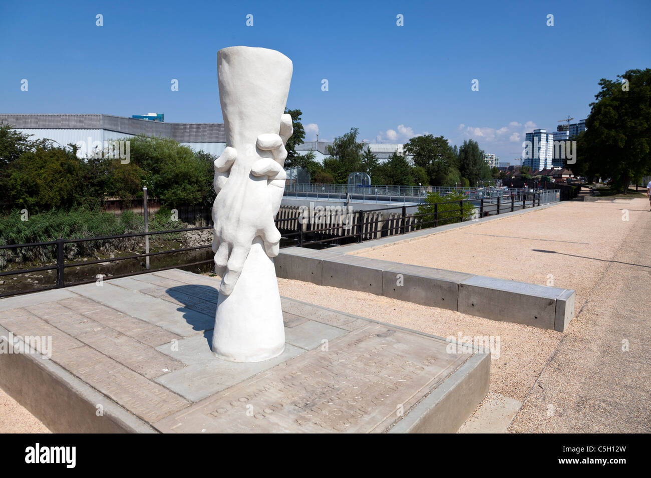 Denkmal auf drei Mühlen grün für Männer, die bei einem Arbeitsunfall, geformt durch Alec Peever 2011 ums Leben gekommen Stockfoto