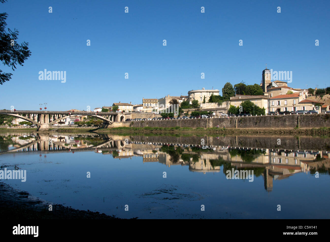 Castillon Blick auf den Fluss Dordogne Aquitanien Frankreich Stockfoto