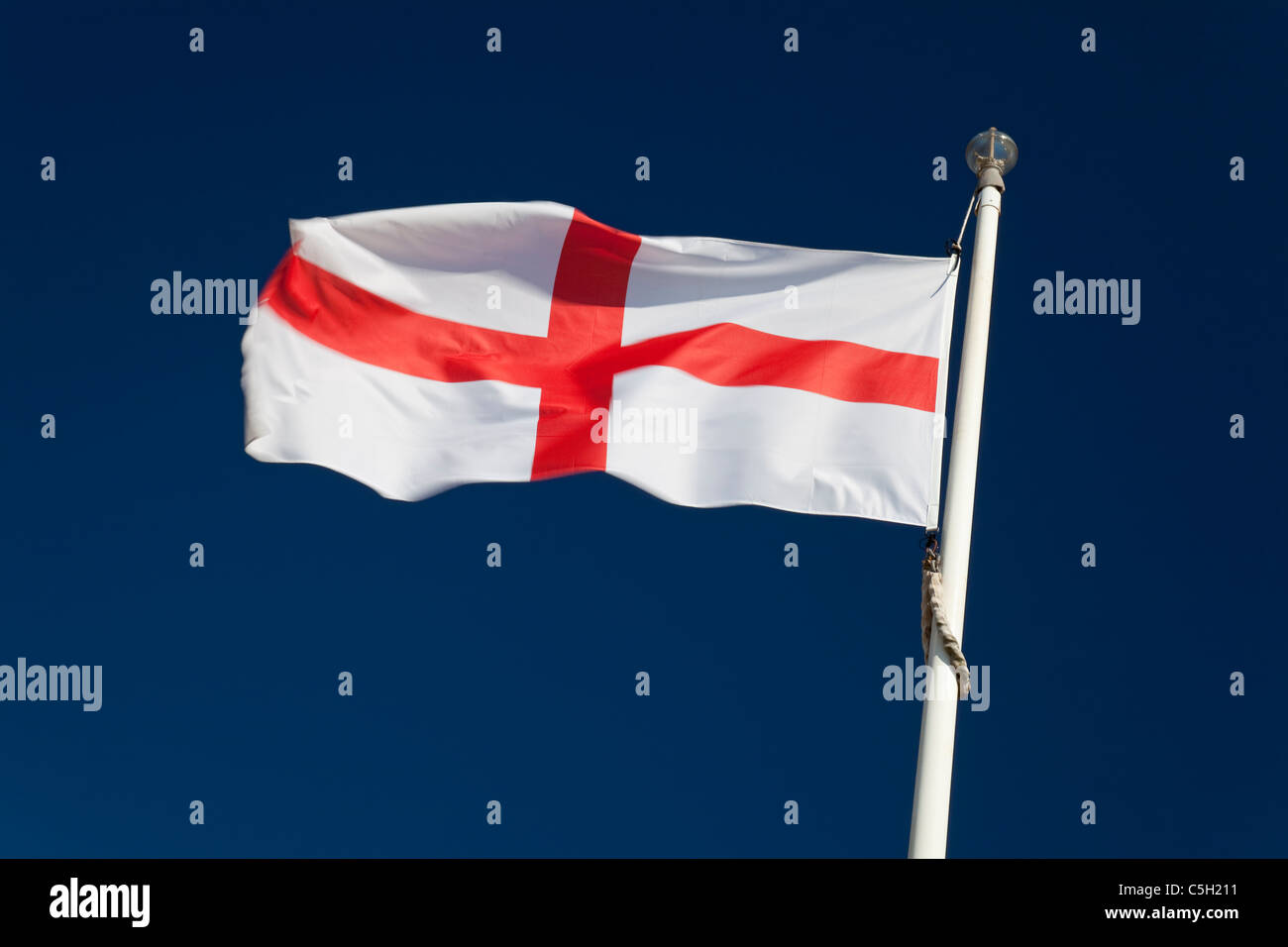 Flagge von St. George (nationale Flagge von England) Stockfoto