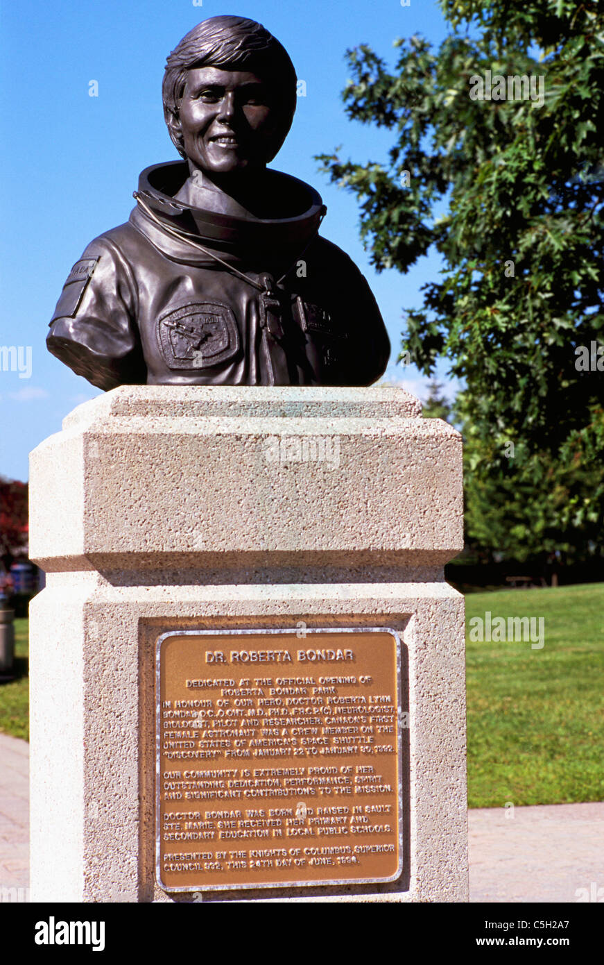 Büste Skulptur von Dr. Roberta Bondar - Kanadas erste Frau Astronauten im Weltraum - Sault Ste Marie, ON, Ontario, Kanada Stockfoto