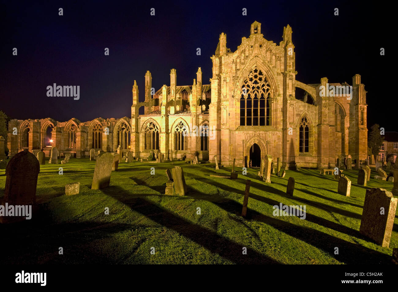 Melrose Abbey in der Nacht Stockfoto