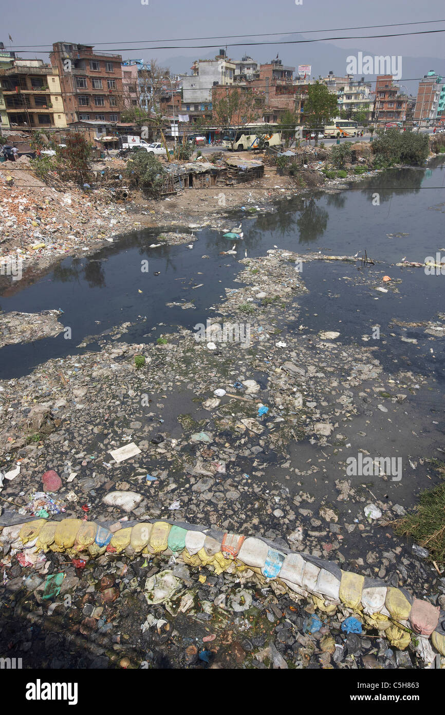 Nepal water pollution waste Fotos und Bildmaterial in hoher Auflösung