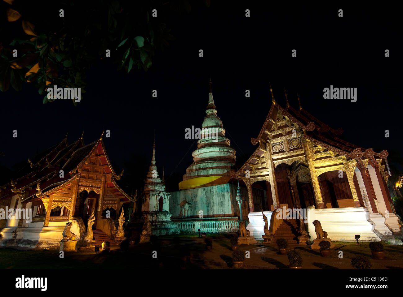 Wat Phra Singh Woramahaviharn in Chiang Mai in Thailand. Stockfoto