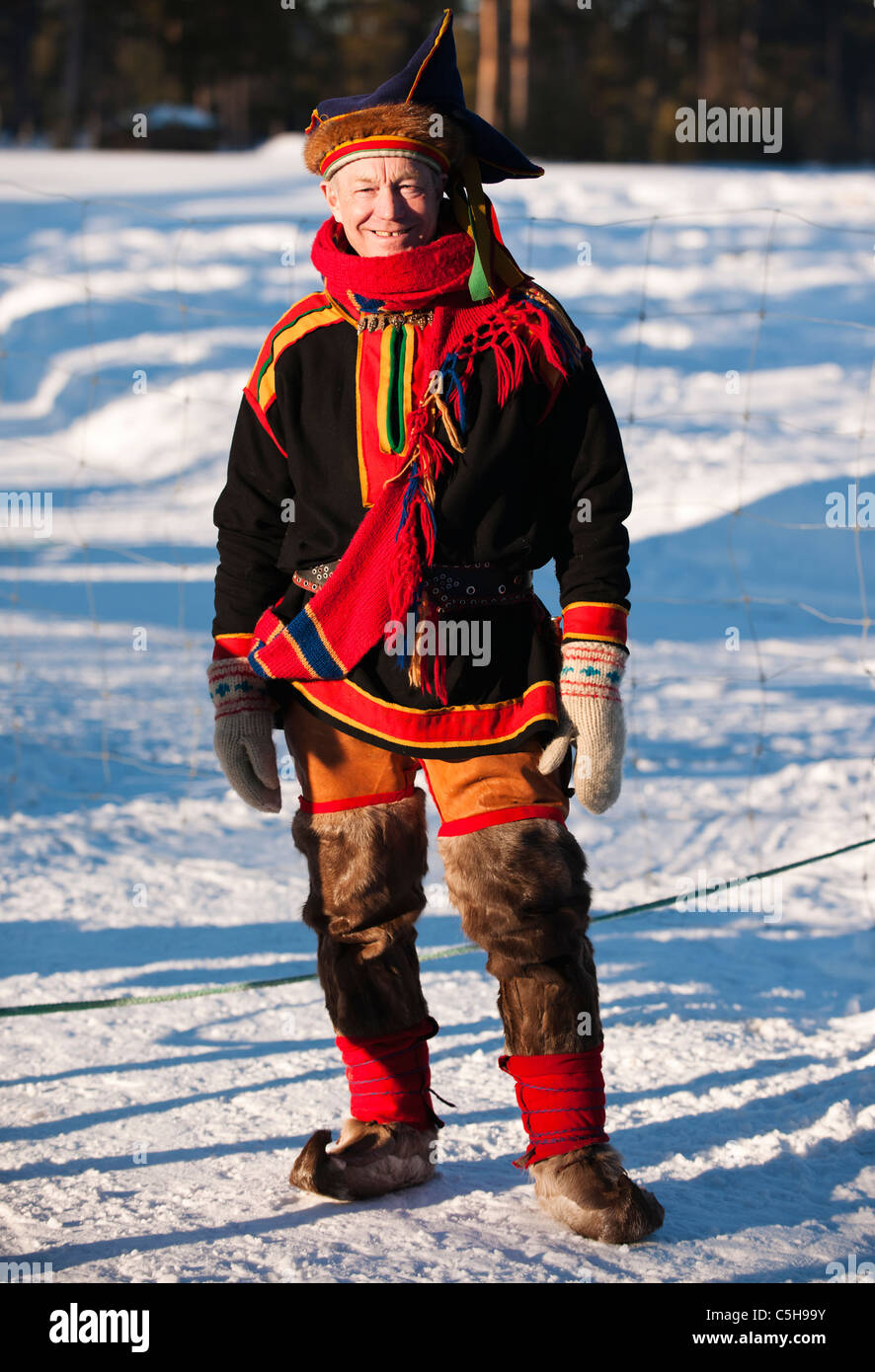 Sami in Tracht, Lappland, Hauptländer Stockfoto