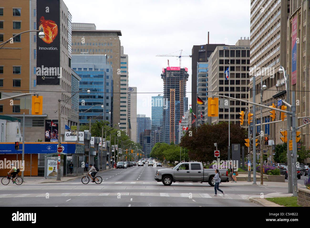 blickte Universitätsallee in der Region bekannt als Krankenhaus Zeile Downtown Toronto Ontario Kanada Stockfoto