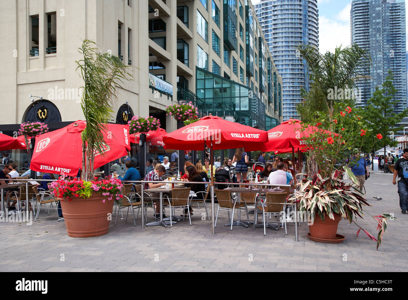 Wasserzeichen, irischer Pub-Bar und Restaurant Terrasse an der Waterfront Toronto Ontario Kanada Stockfoto