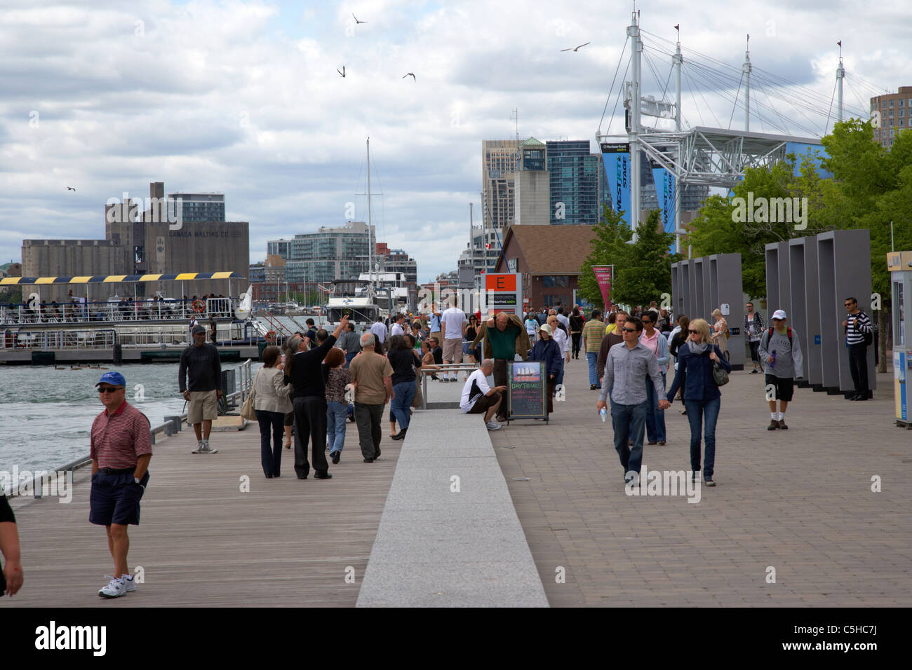 Promenade an der Harbourfront centre Toronto Ontario Kanada Stockfoto