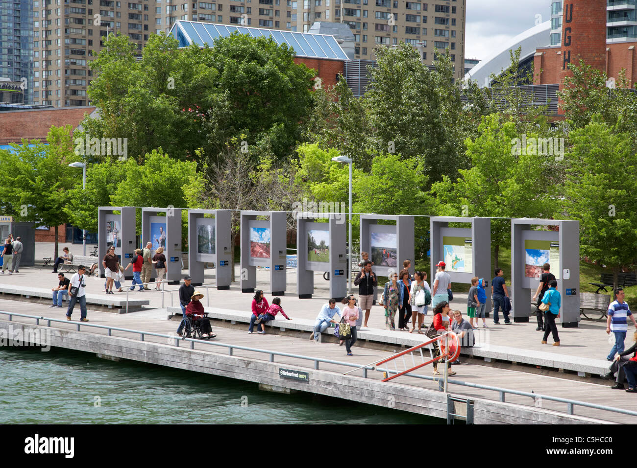 Promenade an der Harbourfront centre Toronto Ontario Kanada Stockfoto