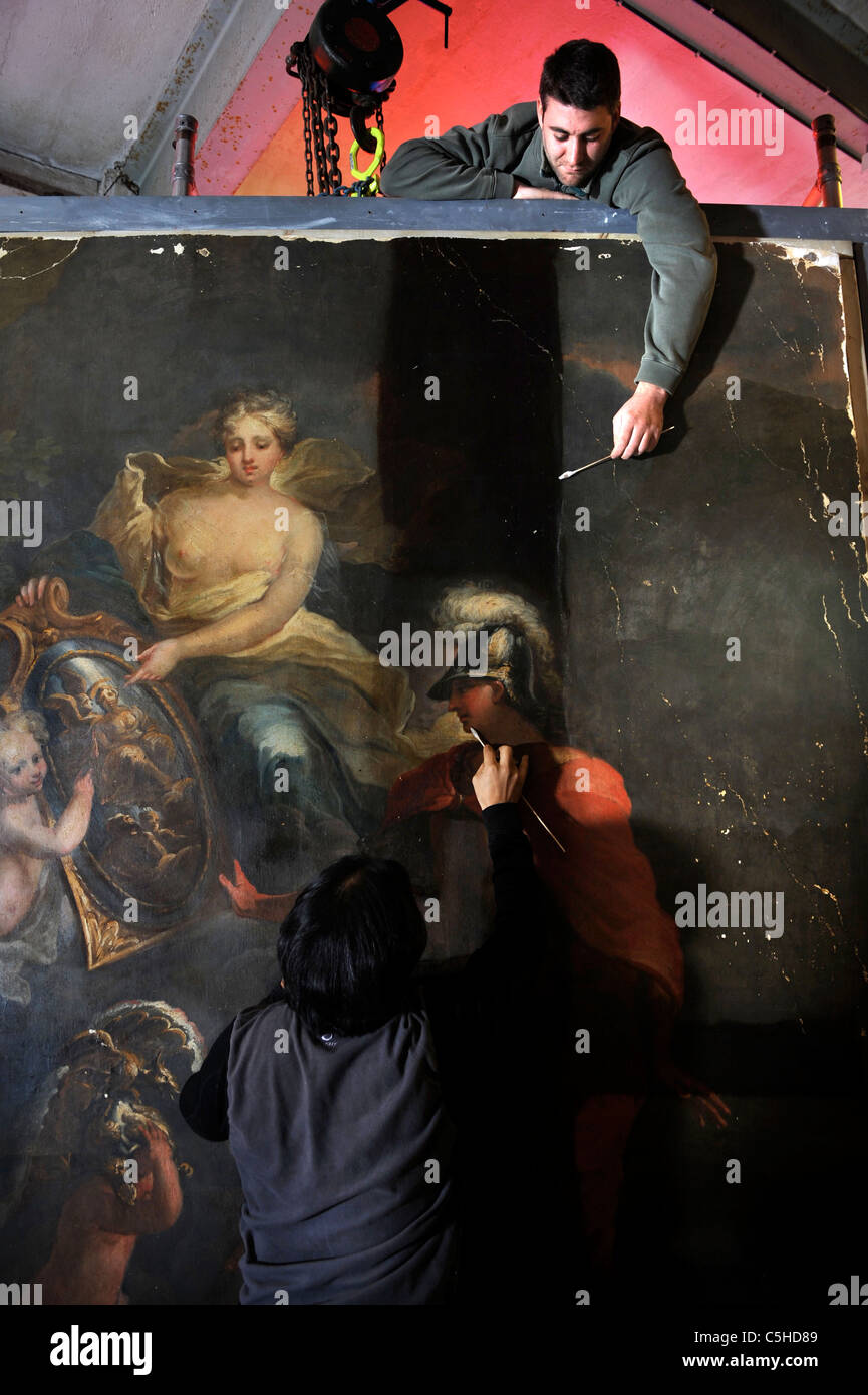 Die Wiederherstellung von Bristol Museum der drei Fresken aus dem frühen 18. Jahrhundert vermutlich von Antonio Verrio - Pai gemalt worden sein Stockfoto