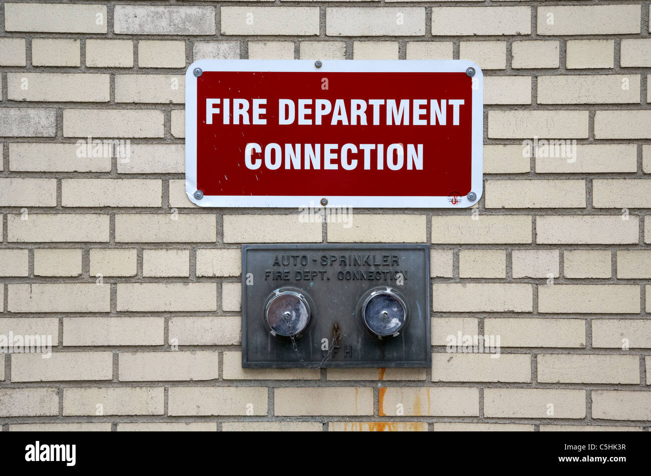 Feuerwehr-Verbindung auf ein Gebäude für automatische Sprinkleranlage Toronto Ontario Kanada Stockfoto