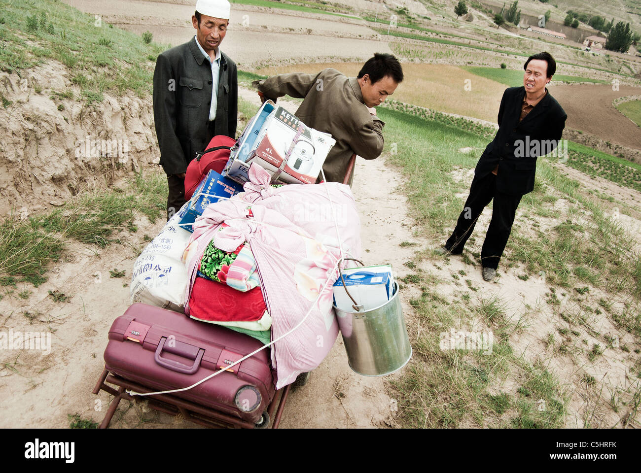 Wanderarbeitnehmer, die von der Regierung bei der Abfahrt auf die City, China, Provinz Ningxia gestoppt Stockfoto