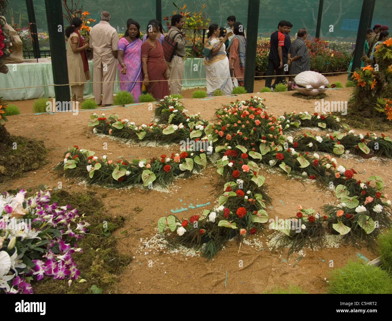 Indische Touristen Blumenschau und Park (Lal Bagh) in Bangalore, Indien Stockfoto