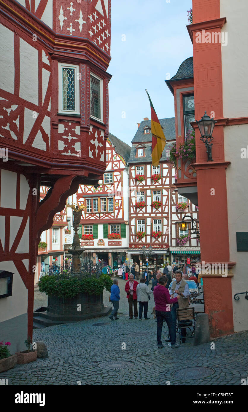 Fachwerkhaus Auf Dem Marktplatz, Historischer Stadtkern, Bernkastel-Kues, Fachwerkhaus am Marktplatz, Mosel Stockfoto