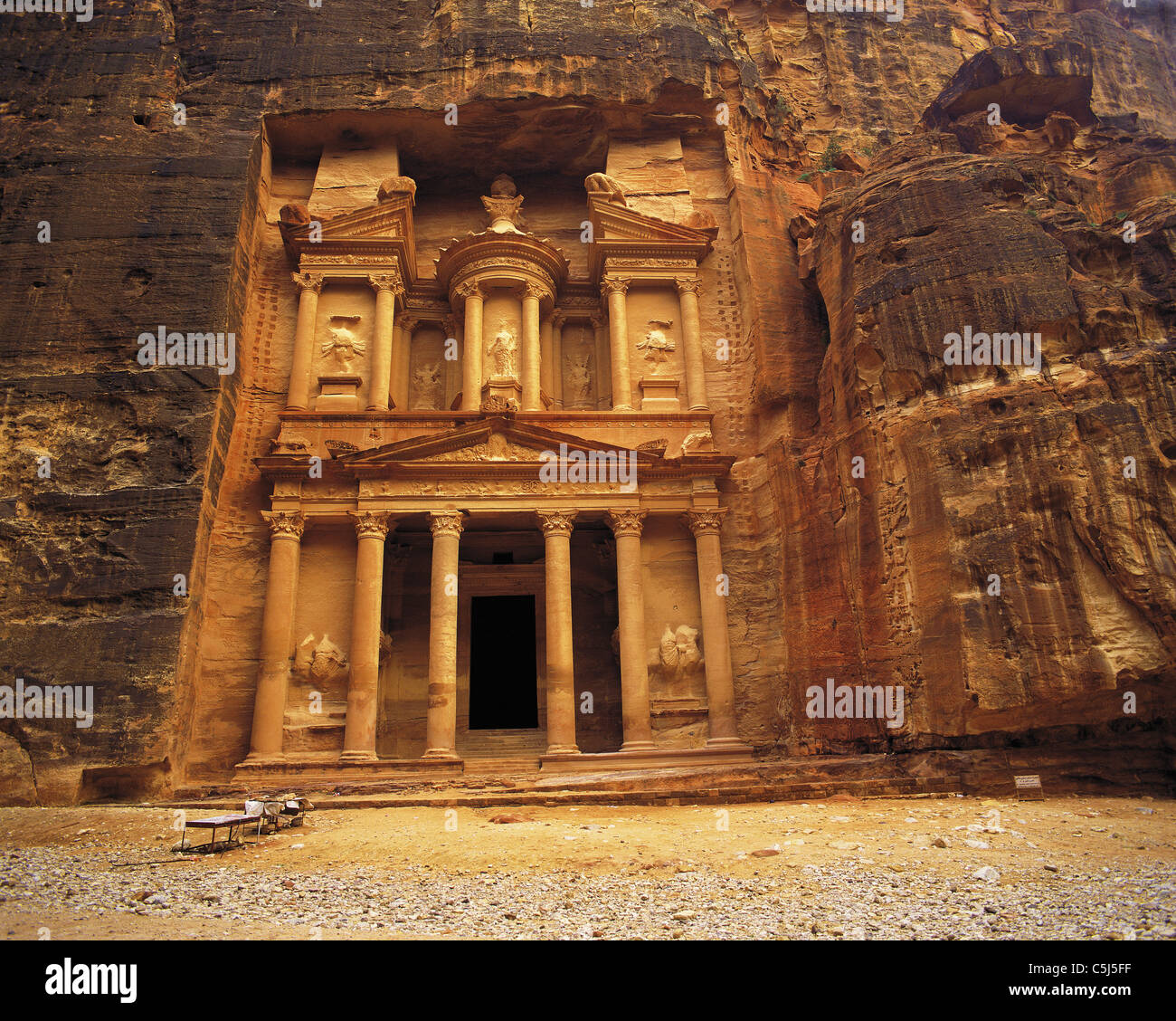 El Deir 'Fiskus' am Eingang in die sagenumwobene Stadt Petra, Jordanien Stockfoto