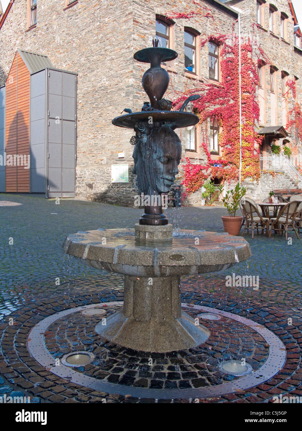 Brunnenfigur am Karlsbader Platz, Mosel, Brunnen auf dem Karlsbader Platz, Mosel Stockfoto