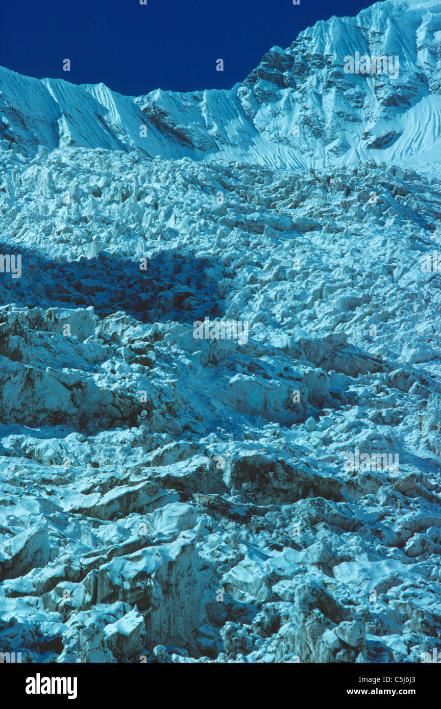 Die unglaublich komplex und verwirrt Eisfall des Annapurna South Gletscher, Annapurna Sanctuary, Nepal Himalaya. Stockfoto