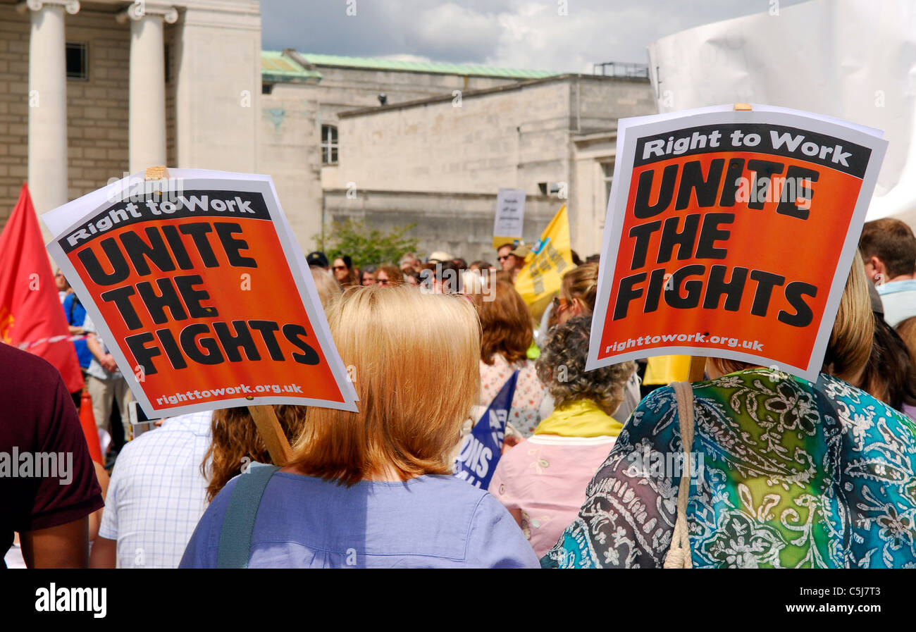 Beschäftigten im öffentlichen Dienst auffällig während protestieren gegen öffentlichen Sektor Kürzungen, Southampton, Hampshire, UK. 30. Juni 2011. Stockfoto