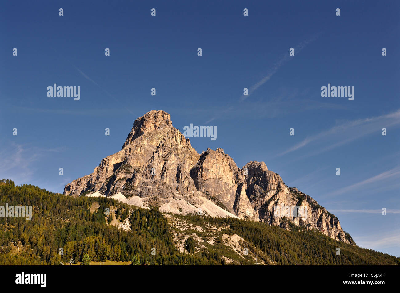 Abendlicht am Sassongher Berg der Dolomiten Region Norditaliens. Stockfoto