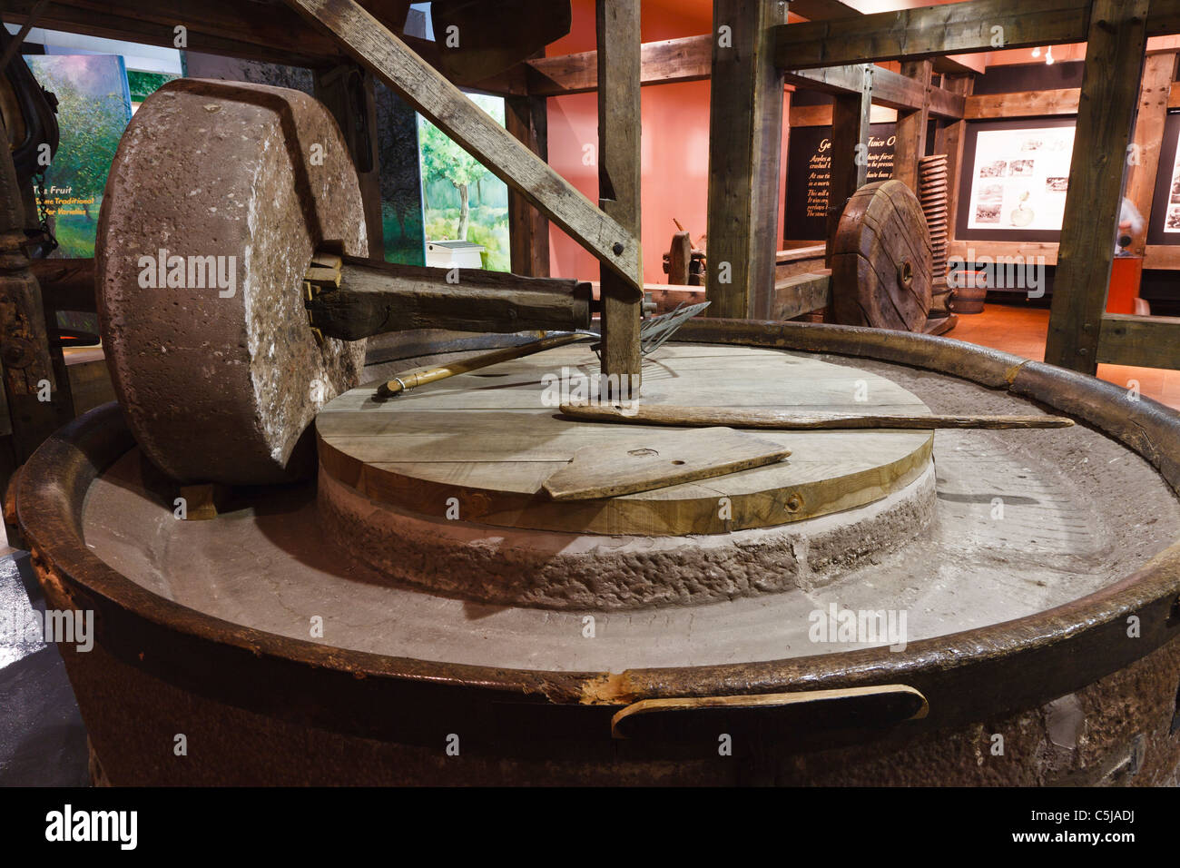 Pferdekutsche kreisförmige Apfelmosterei bei Apfelwein Museum, Hereford, Herefordshire Stockfoto