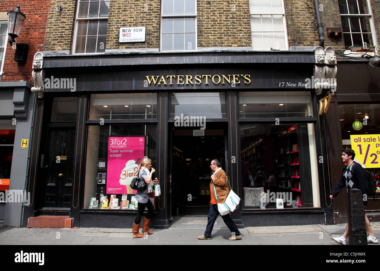 Ein Waterstone Buch speichern auf neue Zeile, Covent Garden, London WC2, England, U.K Stockfoto