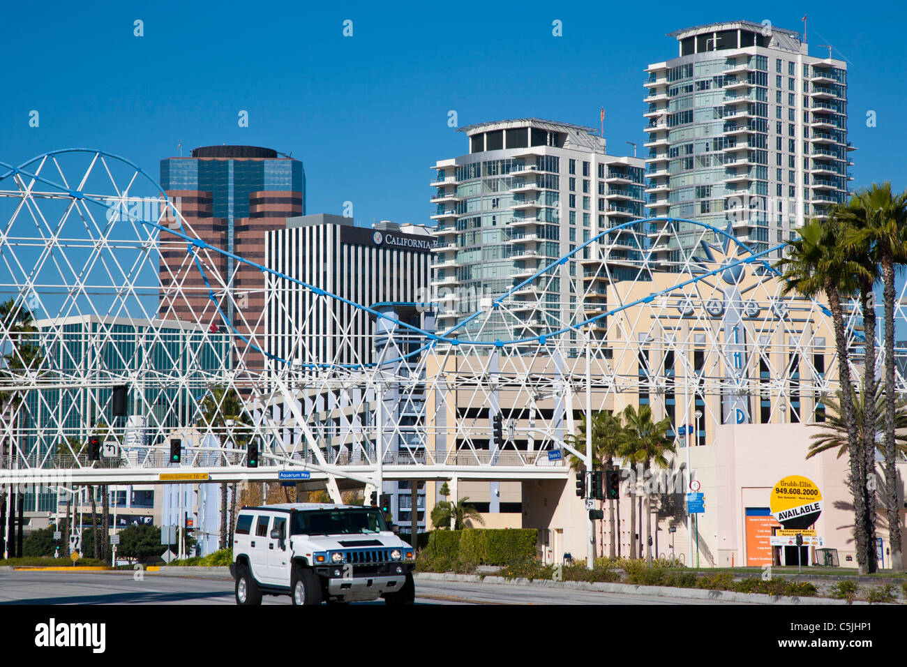 Achterbahn-Brücke am Aquarium Weg, Long Beach, Kalifornien, USA Stockfoto