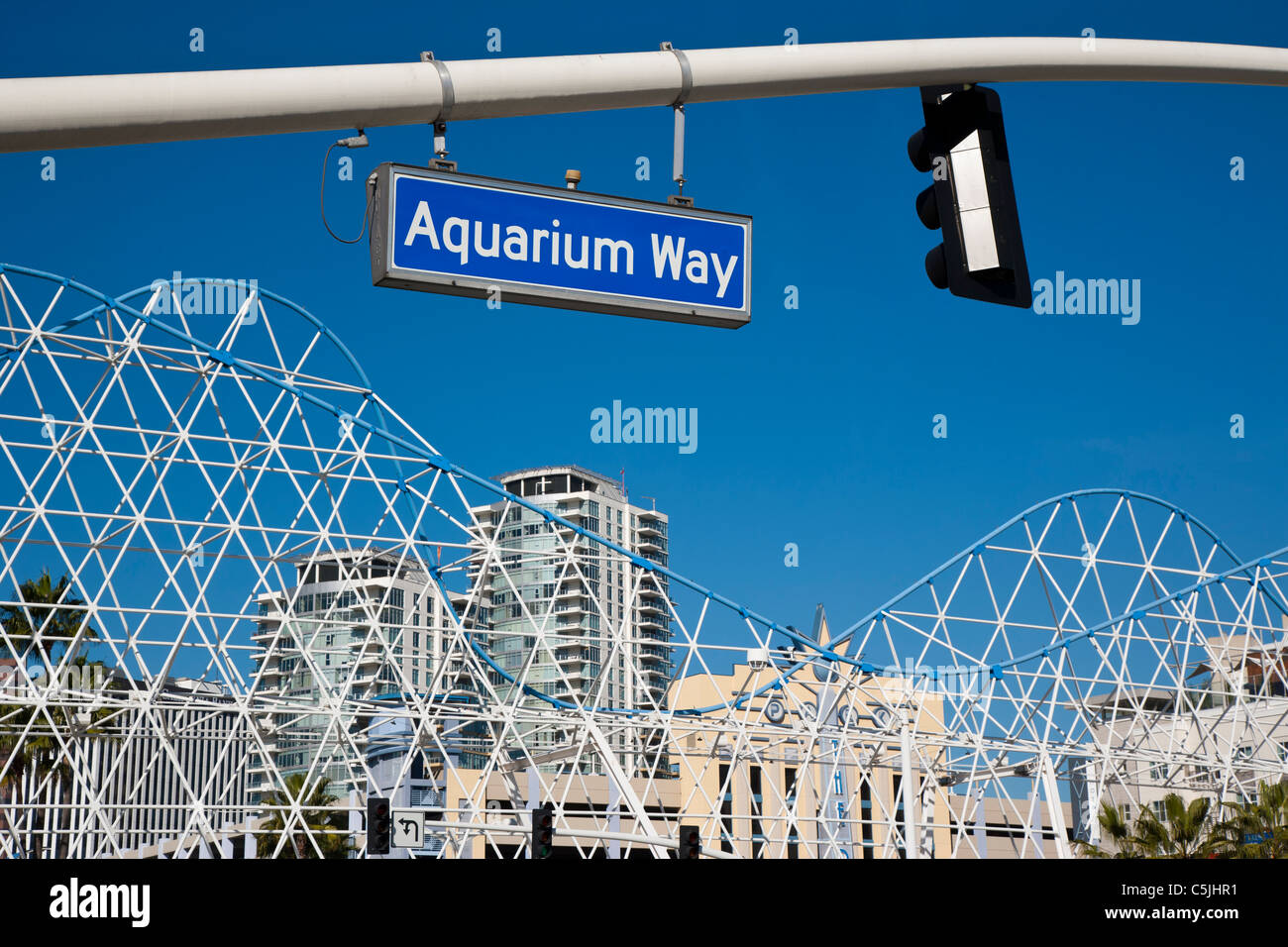 Achterbahn-Brücke am Aquarium Weg, Long Beach, Kalifornien, USA Stockfoto