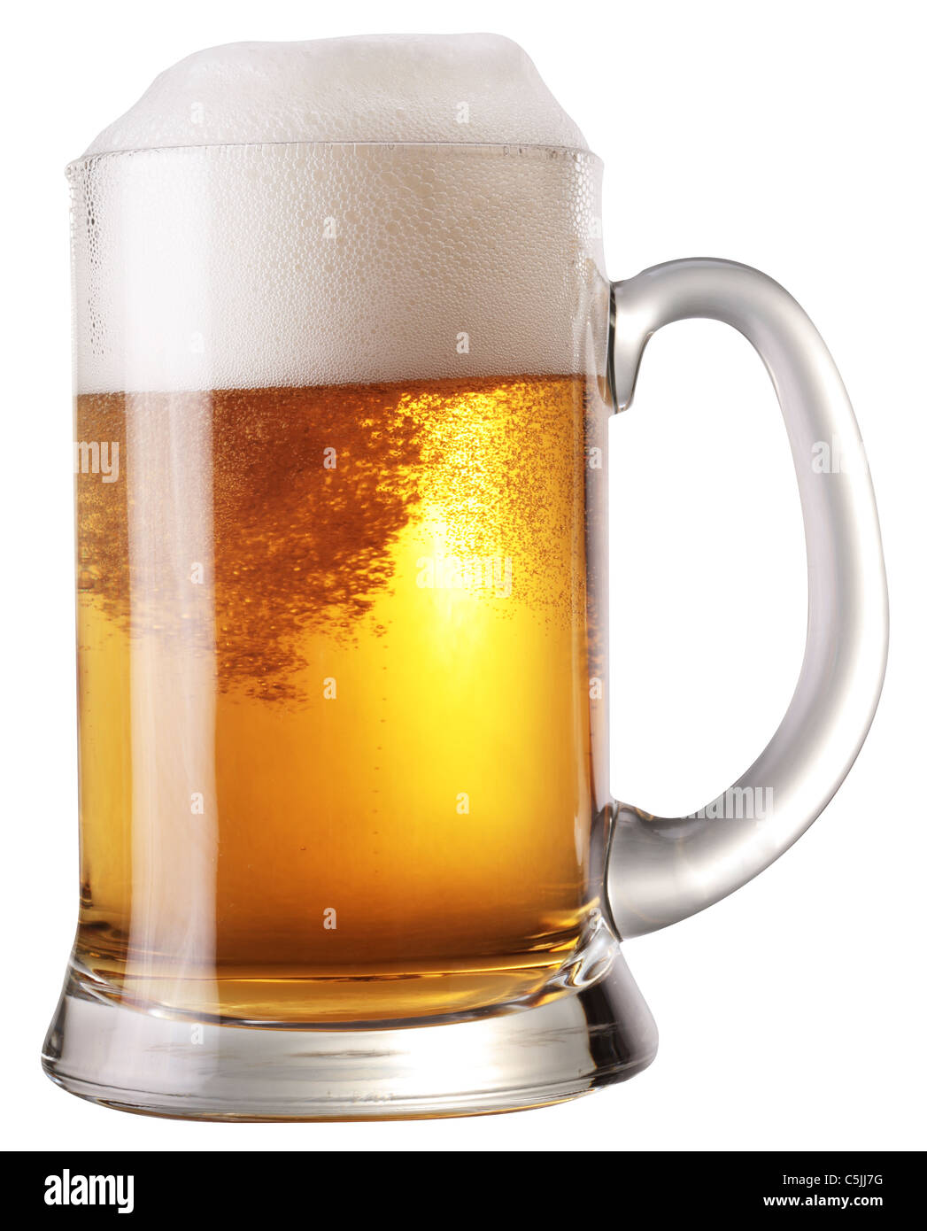 Frostigen Glas helles Bier isoliert auf einem weißen Hintergrund. Datei enthält einen Pfad zu schneiden. Stockfoto