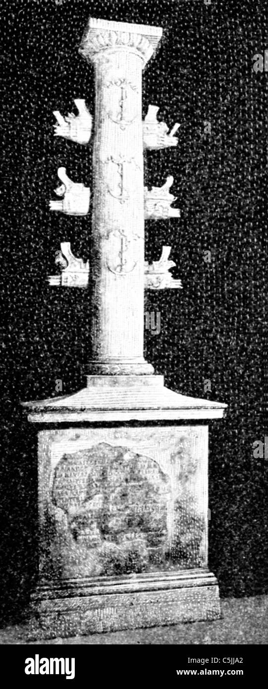 Eine Säule wurde zu Ehren des Gaelius Duilius auf dem Forum Romanum errichtet und die Schnäbel von punischen Siege waren es an. Stockfoto