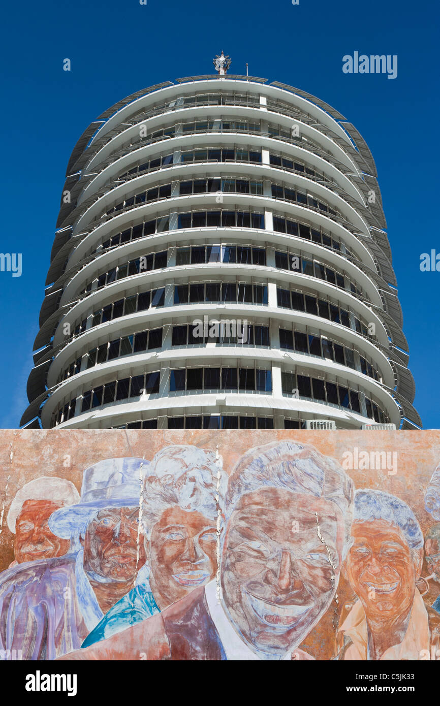 Kapitol-Aufzeichnungen Gebäude und Wandbild in Hollywood, Los Angeles, Kalifornien, USA Stockfoto