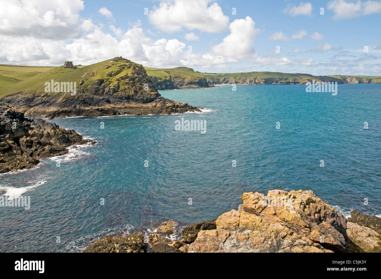 Beeindruckenden Atlantikküste Cornwalls an Klippeneffekte Stelle in der Nähe von Port Quin Stockfoto