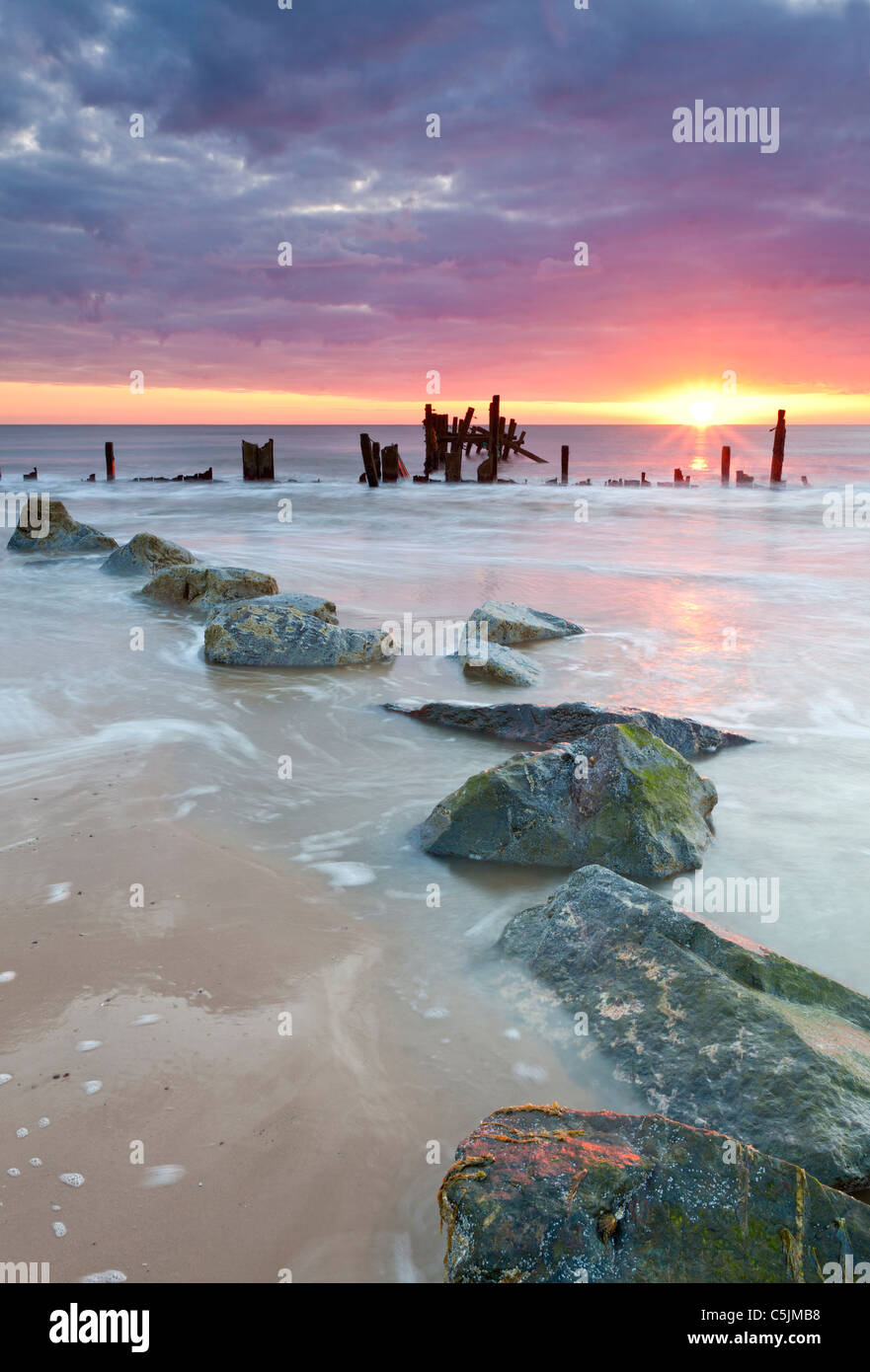 Happisburgh Strand an der ersten Ampel an der Küste von Norfolk Stockfoto