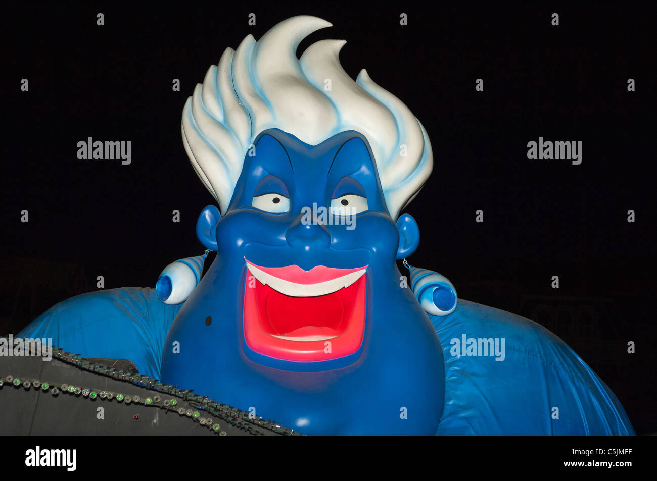 Eine Disney-Figur in der Parade im Disneyland Paris in Frankreich Stockfoto