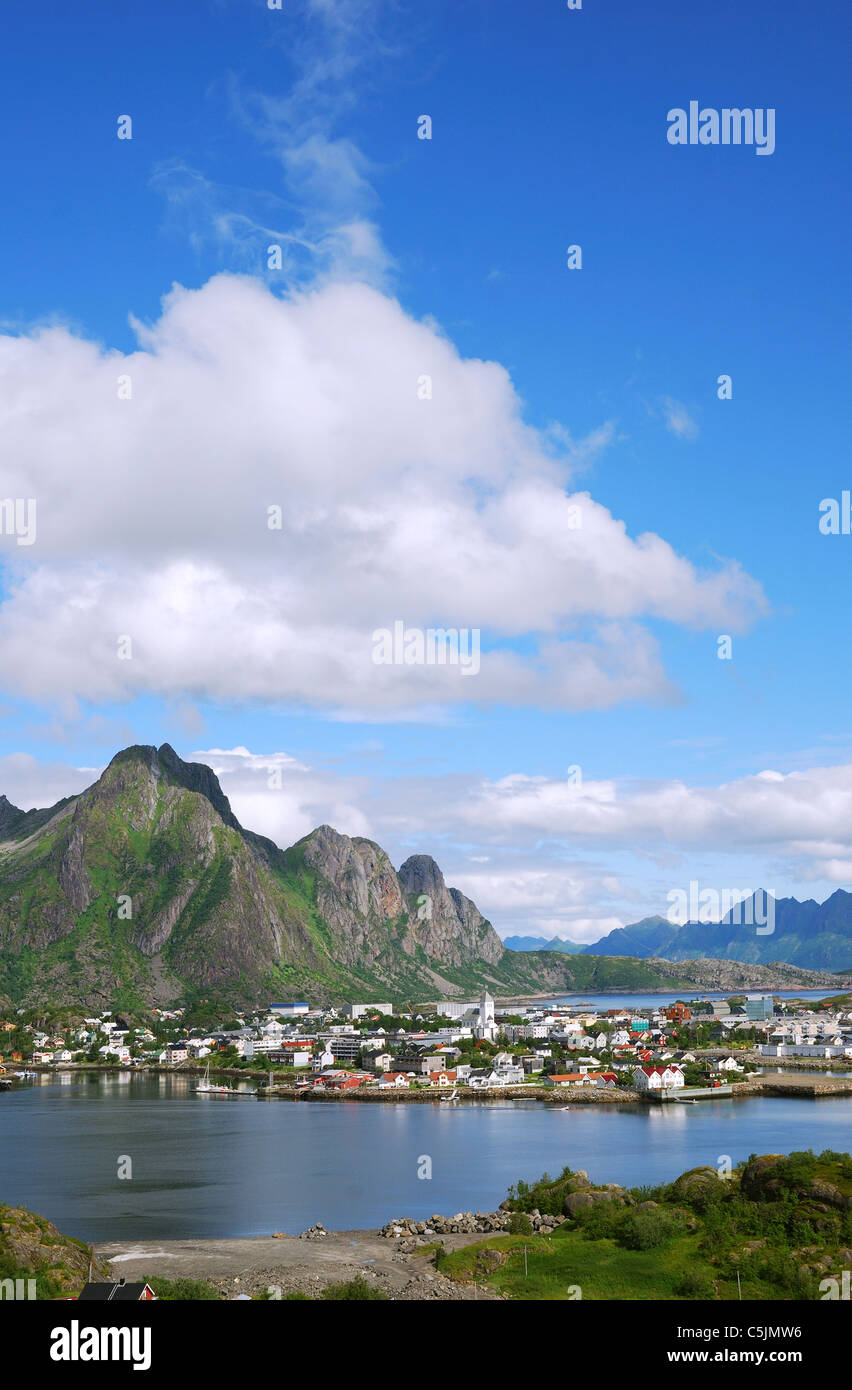 Kleinstadt auf den Lofoten-Inseln Stockfoto