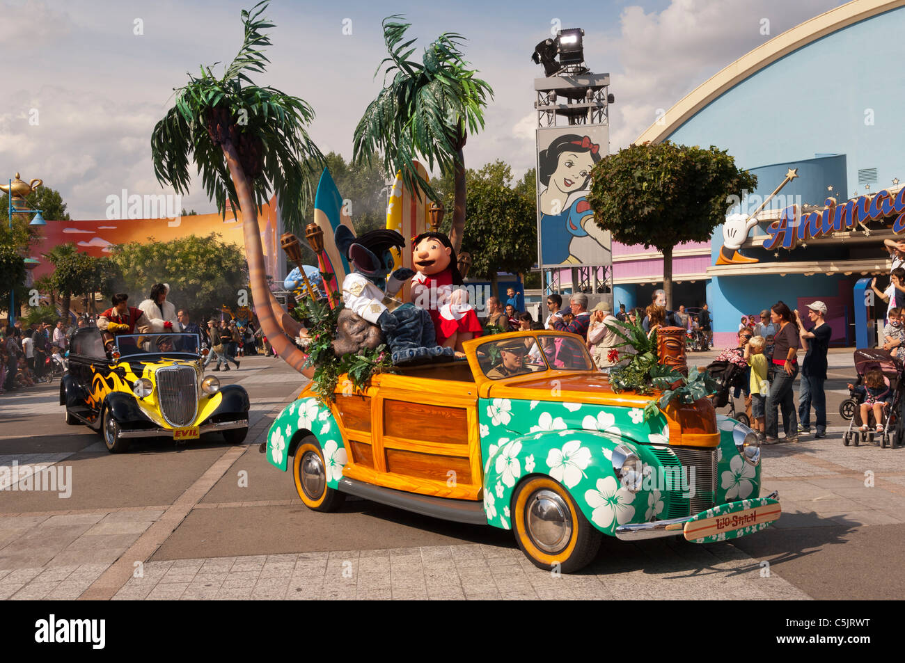 Die Stars ' n ' Cars Parade mit Lilo und Stitch im Disneyland Paris in Frankreich Stockfoto