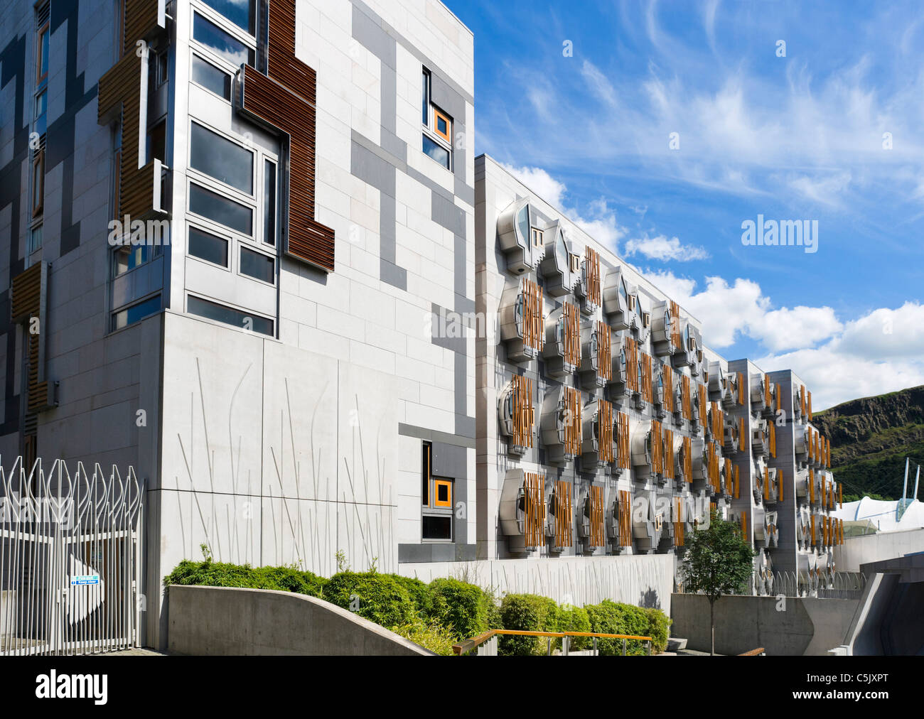 Seitenansicht des das neue schottische Parlament Gebäude vom Architekten Enric Miralles, Holyrood, Edinburgh, Scotland, UK Stockfoto
