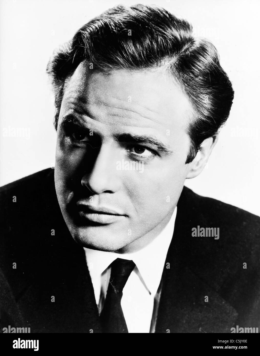 Marlon brando marlon brando Schwarzweiß-Stockfotos und -bilder - Alamy