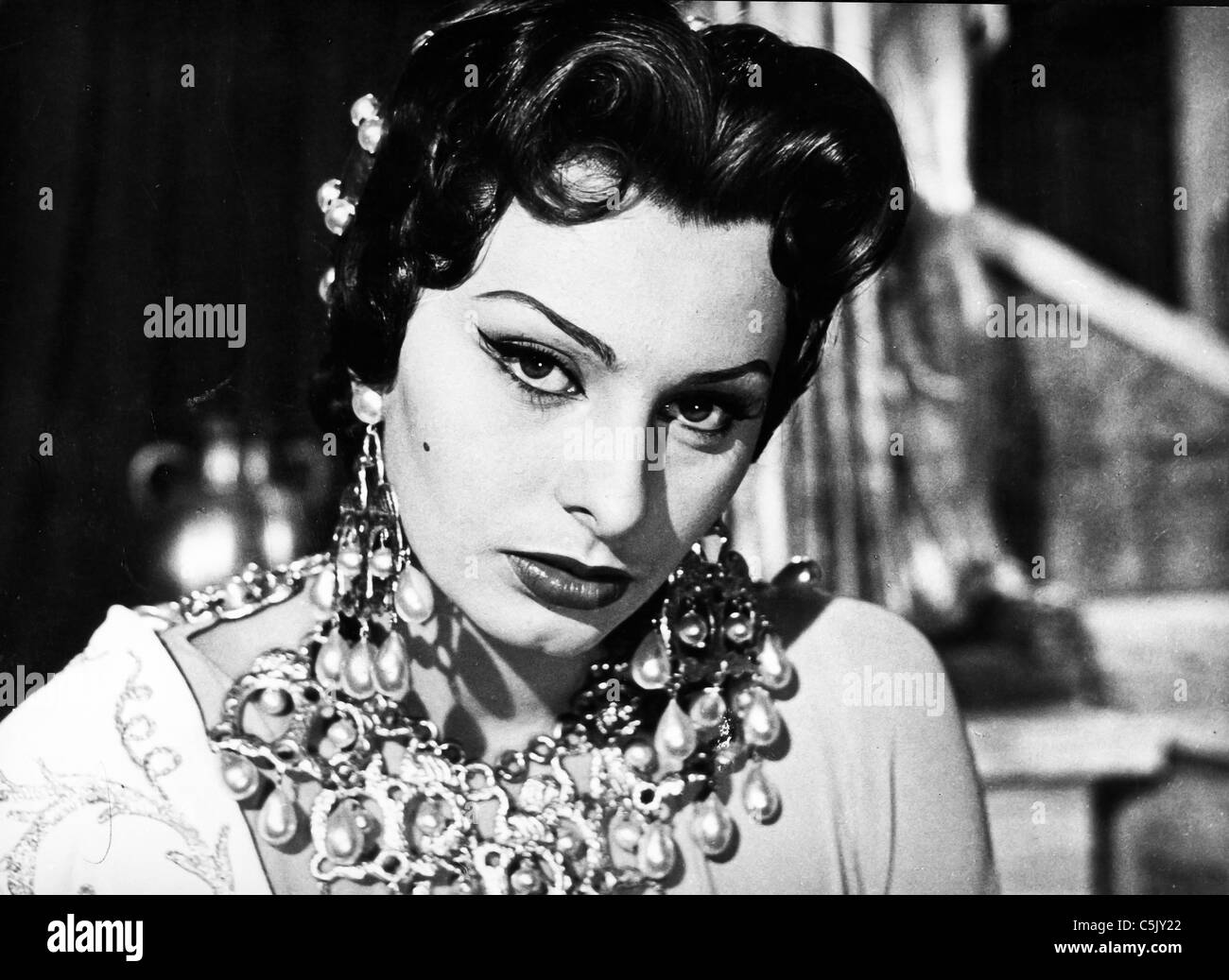 Sophia loren attila -Fotos und -Bildmaterial in hoher Auflösung – Alamy