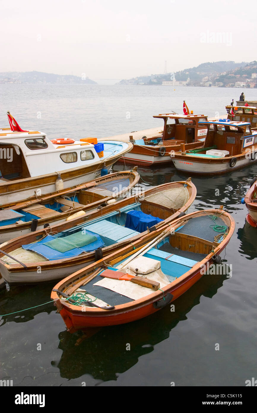 Boote am Bosporus, Beylerbeyi, Istanbul, Türkei Stockfoto