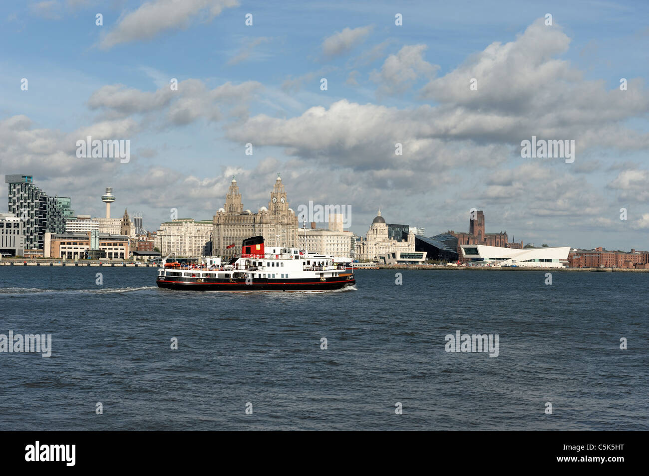 Fluß Mersey Passagierfähre nahenden Liverpool Stockfoto